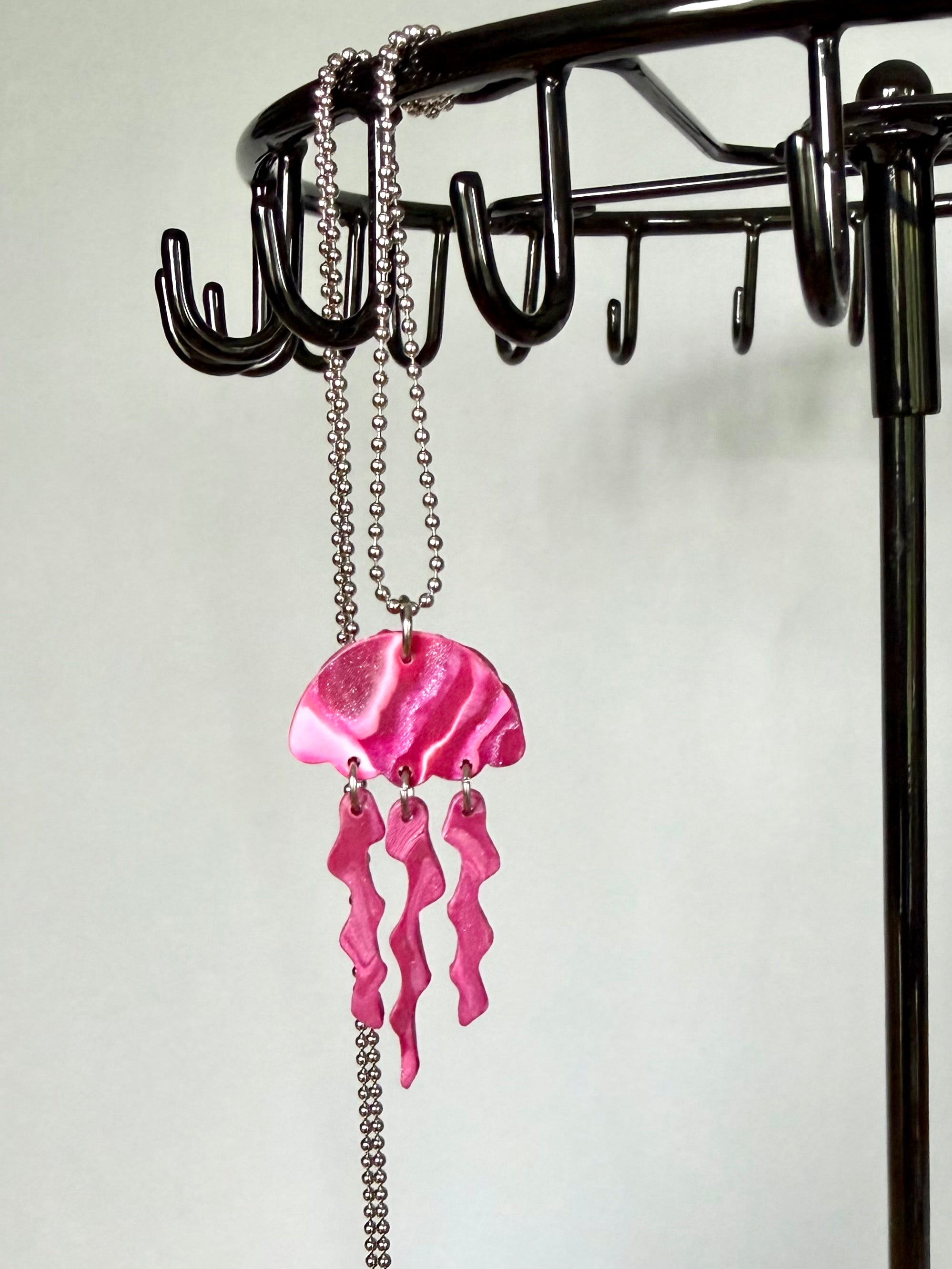 Meriaiheinen kaulakoru; Meduusa